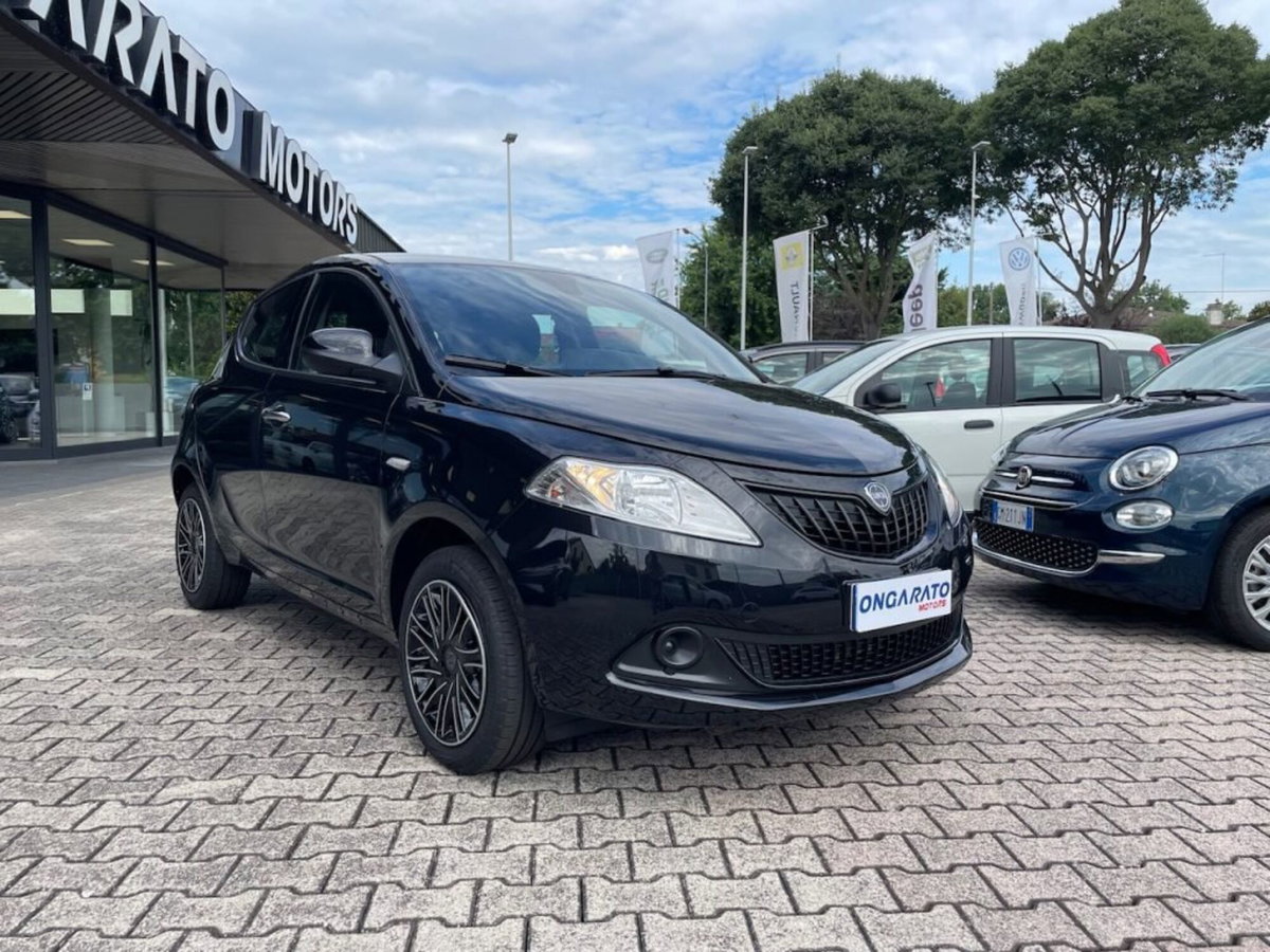 Lancia Ypsilon 1.0 FireFly 5 porte S&S Hybrid Ecochic A. Ferretti (3)