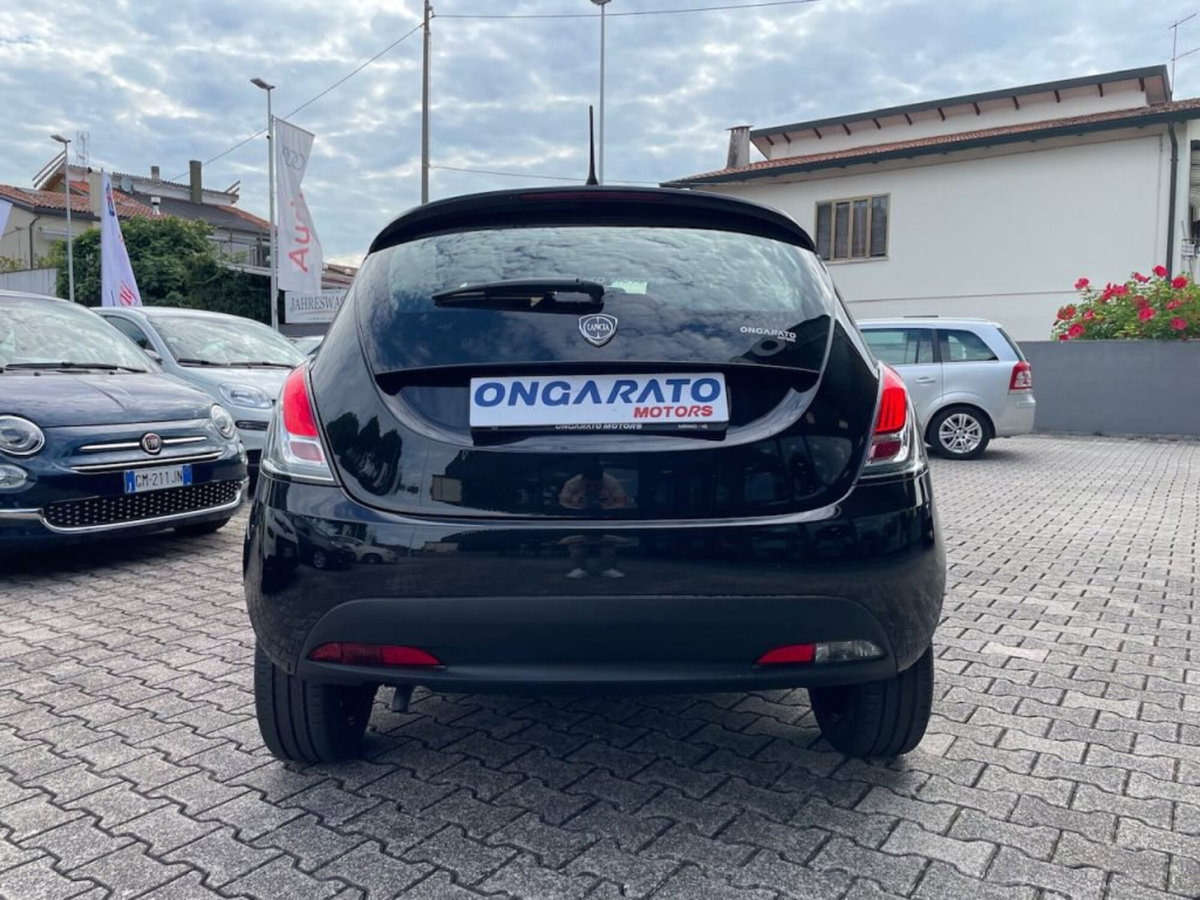 Lancia Ypsilon 1.0 FireFly 5 porte S&S Hybrid Ecochic A. Ferretti (6)