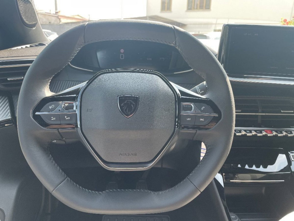 Peugeot 2008 1.2 puretech Active s&s 100cv (10)