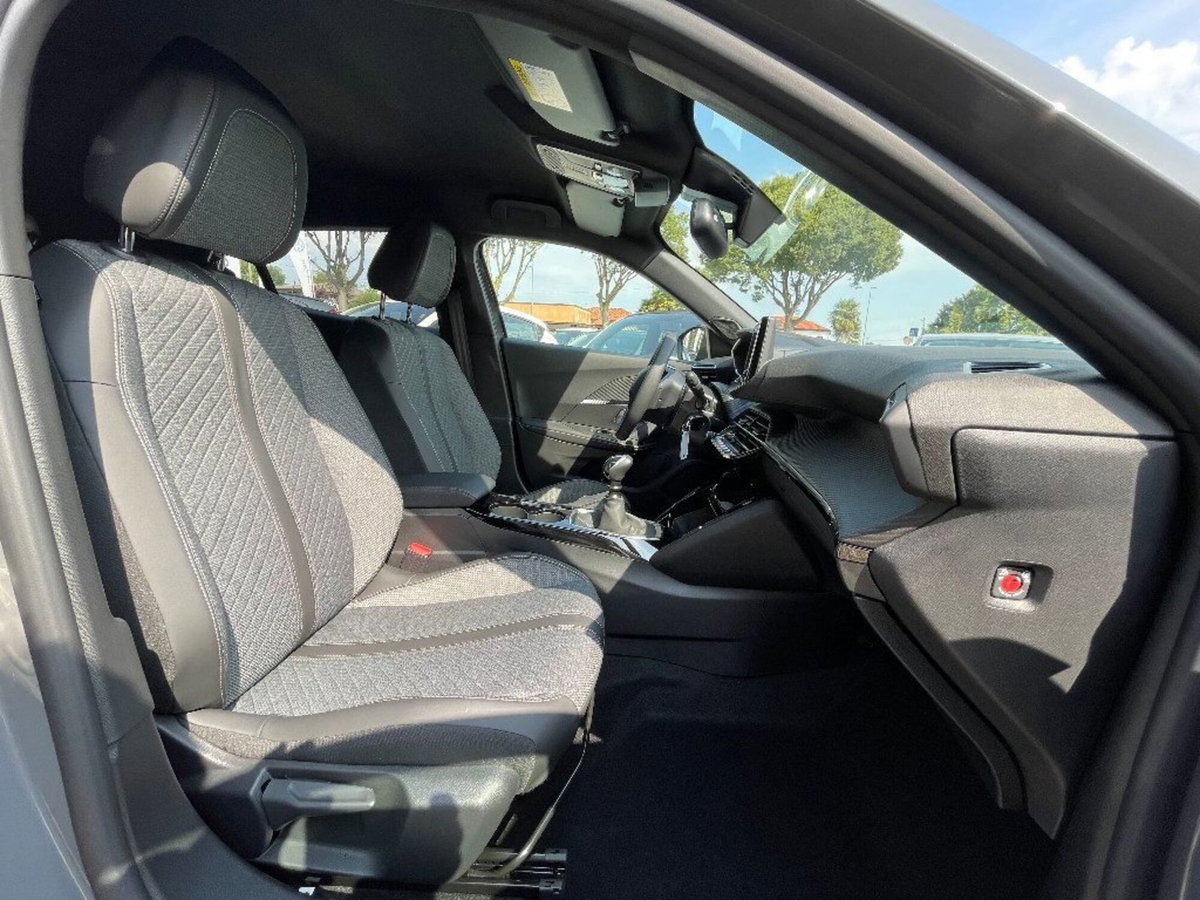 Peugeot 2008 1.2 puretech Active s&s 100cv (15)