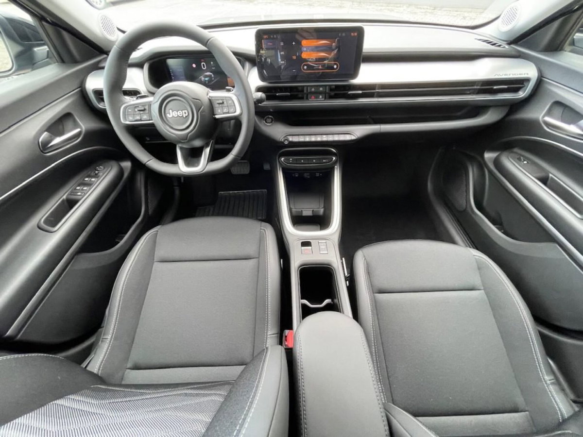 Jeep Avenger 1.2 turbo Altitude fwd 100cv (7)