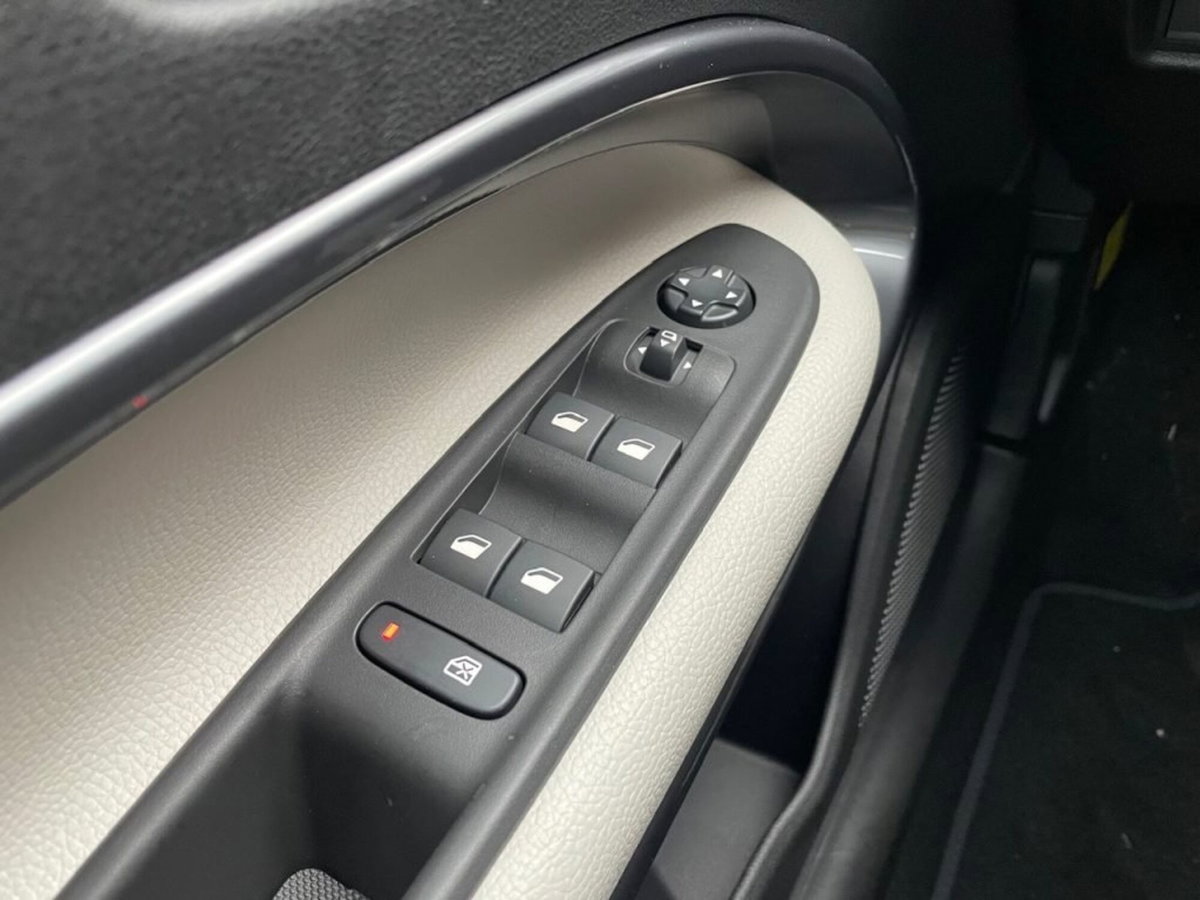Fiat 600 1.2 hybrid La Prima 110cv auto (11)