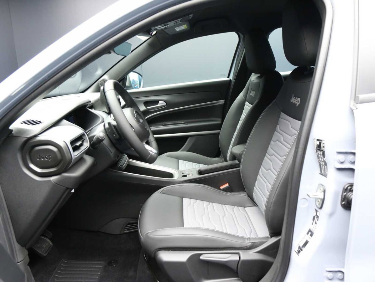 Jeep Avenger 1.2 turbo e-hybrid mhev Upland 4xe 145cv edct6 (7)
