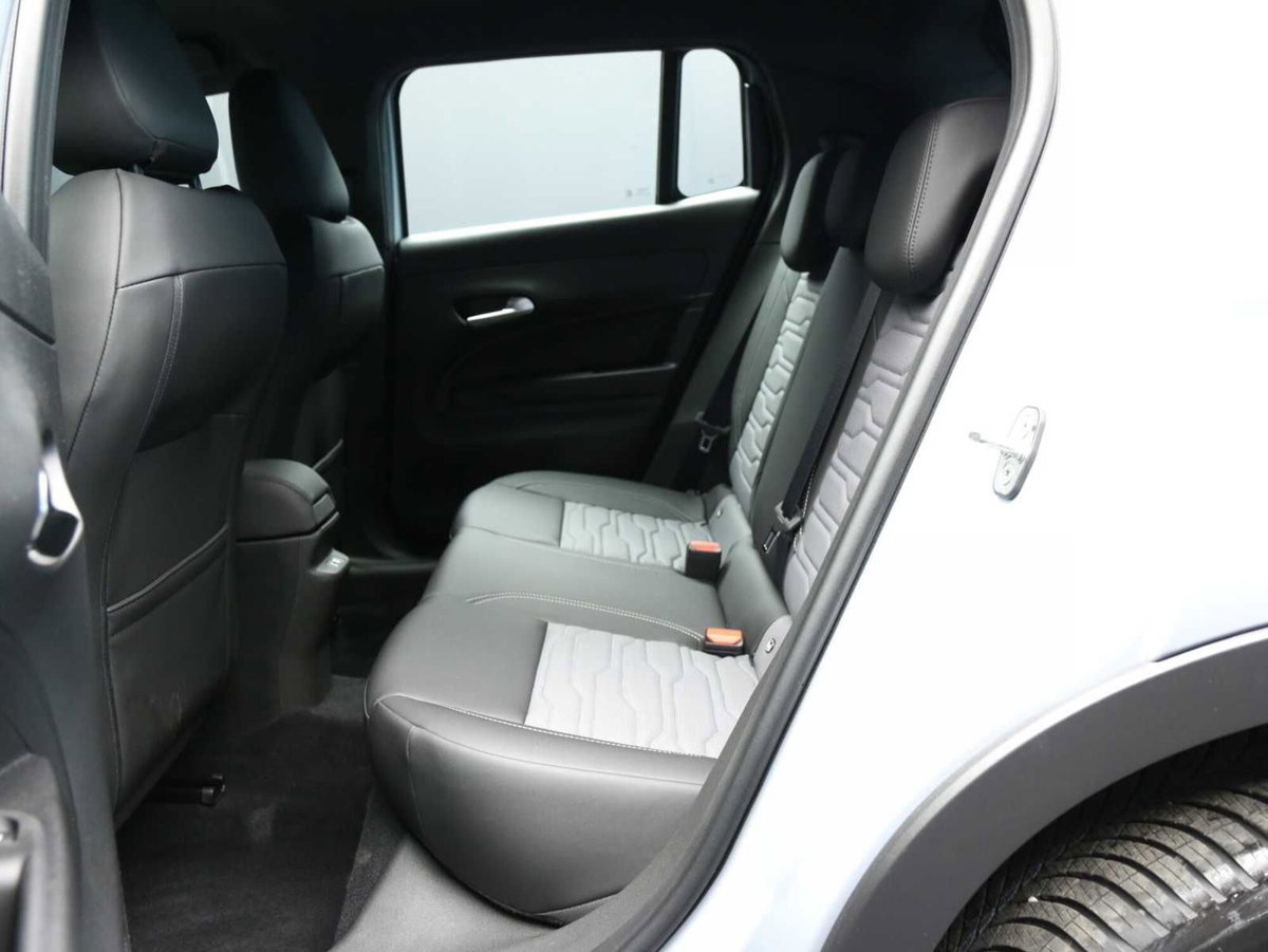Jeep Avenger 1.2 turbo e-hybrid mhev Upland 4xe 145cv edct6 (9)