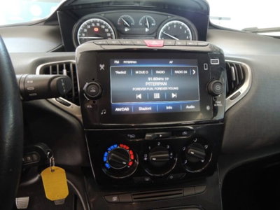 Lancia Ypsilon 1.0 FireFly 5 porte S&S Hybrid Ecochic Gold (10)