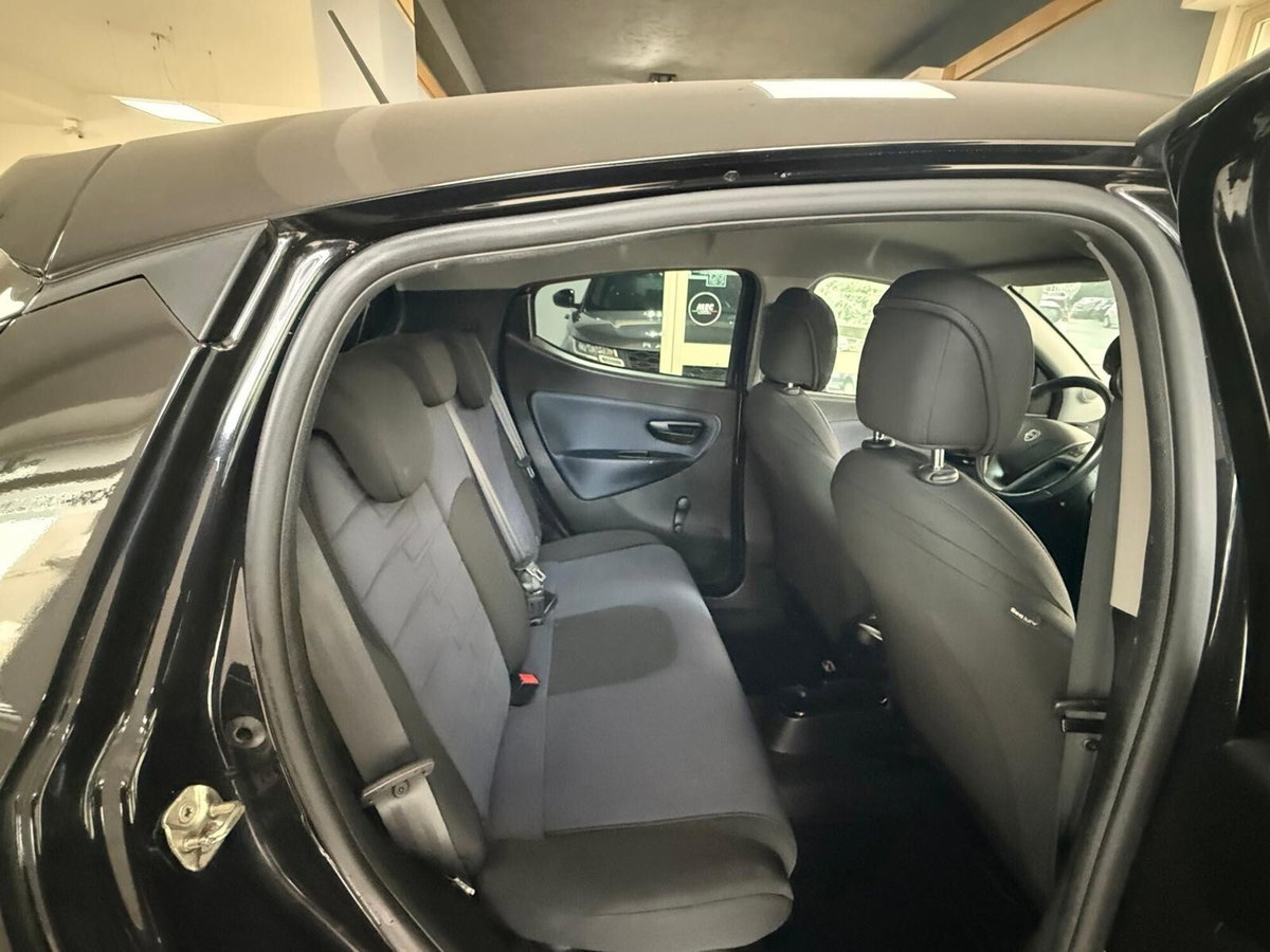 Lancia Ypsilon 1.0 FireFly 5 porte S&S Hybrid Silver Plus (12)