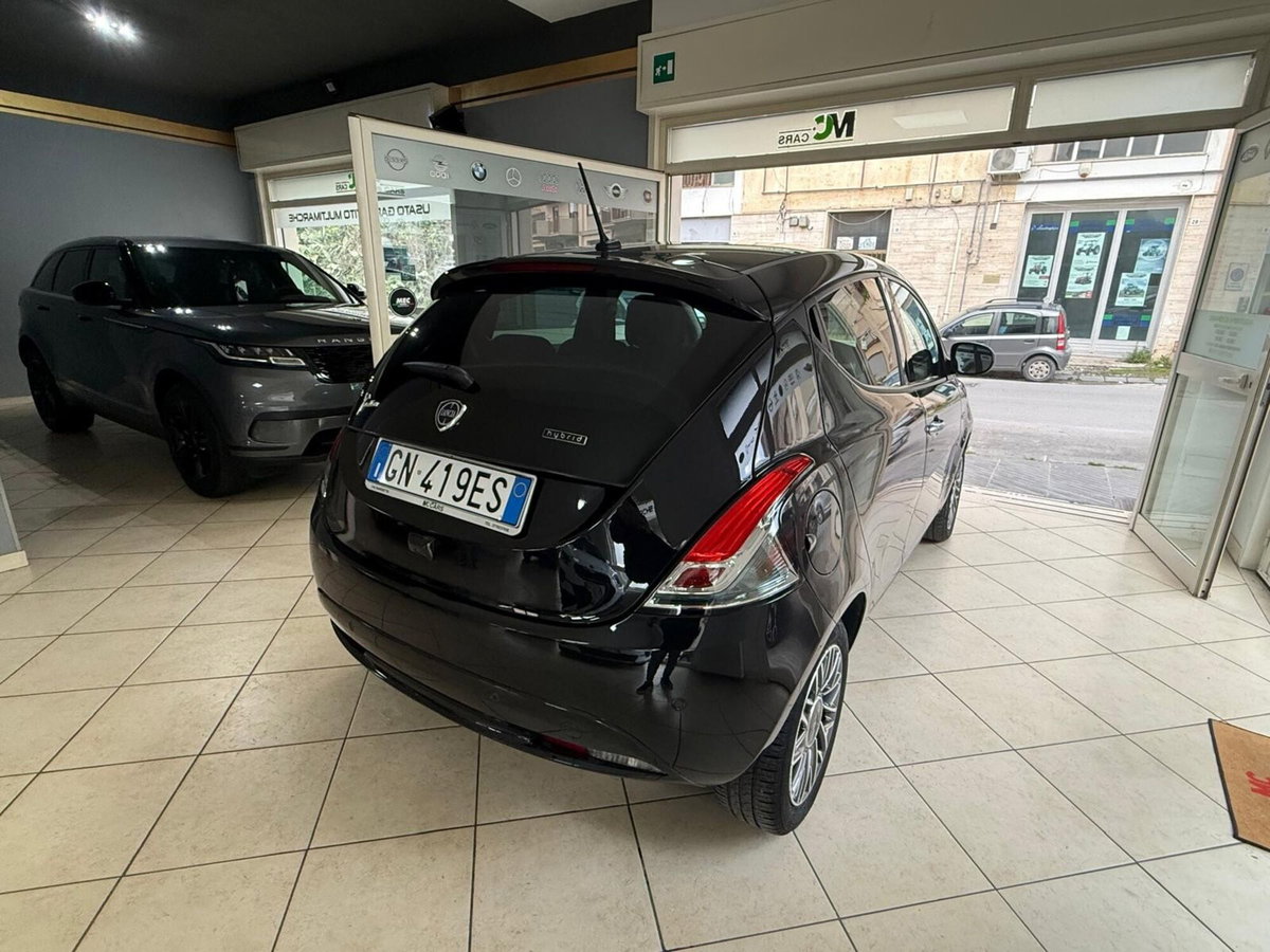 Lancia Ypsilon 1.0 FireFly 5 porte S&S Hybrid Silver Plus (13)