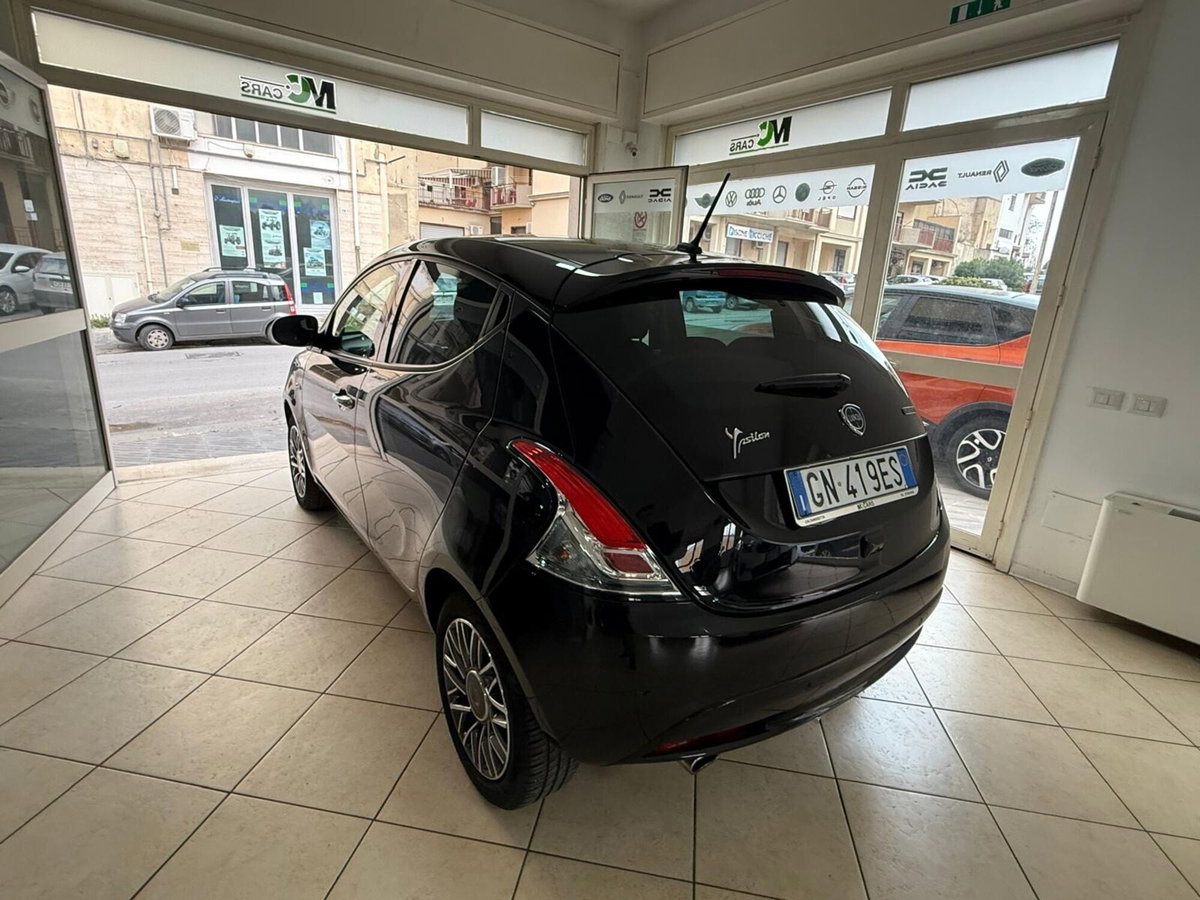 Lancia Ypsilon 1.0 FireFly 5 porte S&S Hybrid Silver Plus (15)