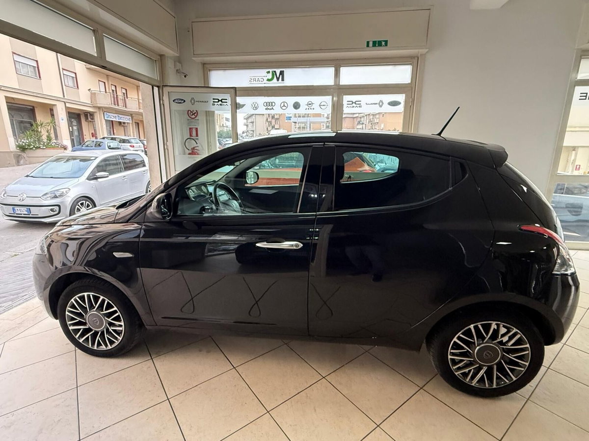 Lancia Ypsilon 1.0 FireFly 5 porte S&S Hybrid Silver Plus (16)
