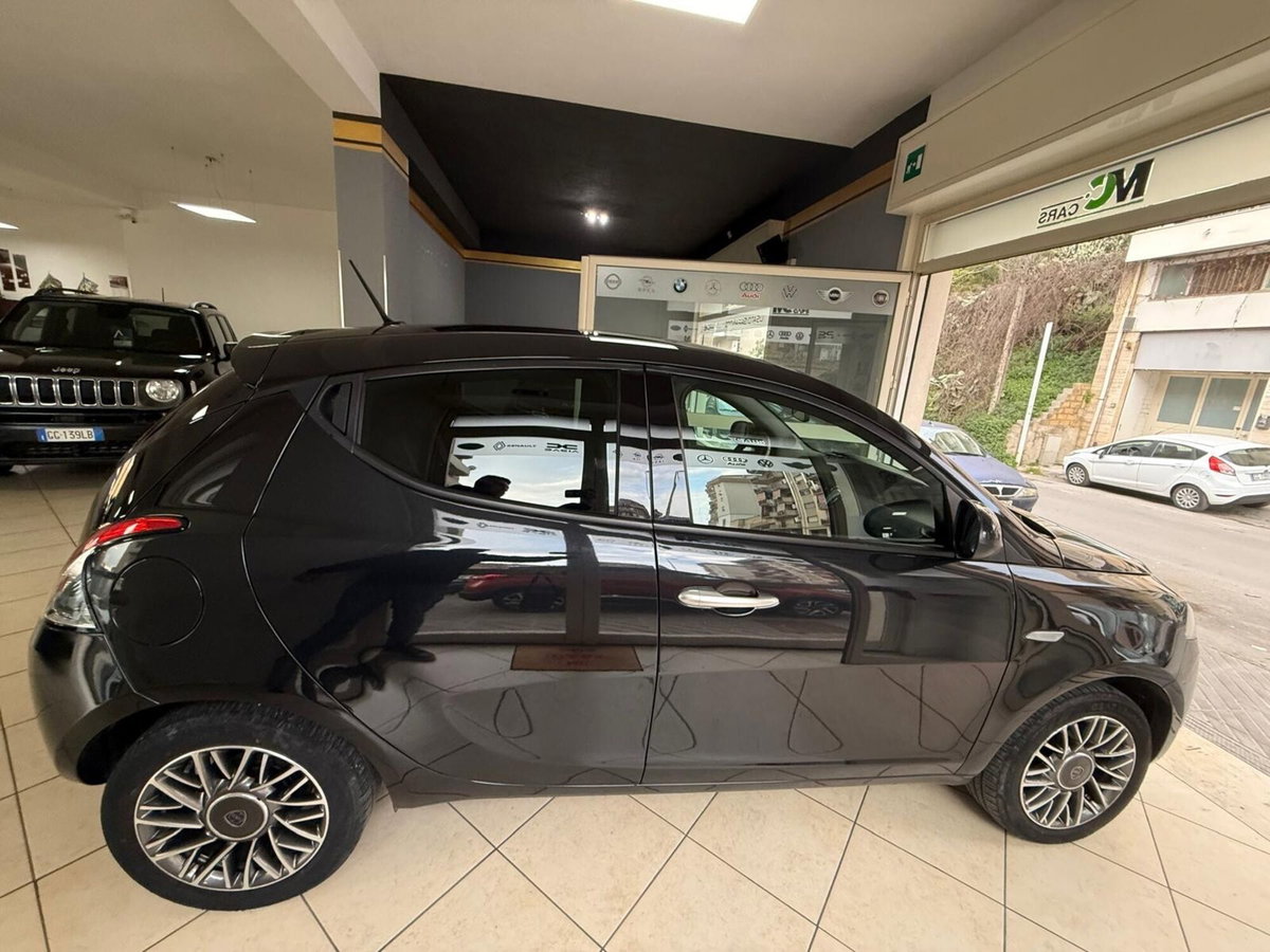 Lancia Ypsilon 1.0 FireFly 5 porte S&S Hybrid Silver Plus (17)