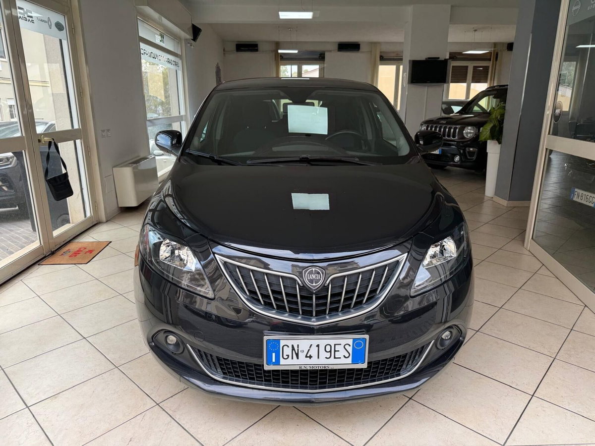 Lancia Ypsilon 1.0 FireFly 5 porte S&S Hybrid Silver Plus (2)