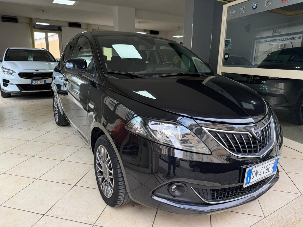 Lancia Ypsilon 1.0 FireFly 5 porte S&S Hybrid Silver Plus (3)
