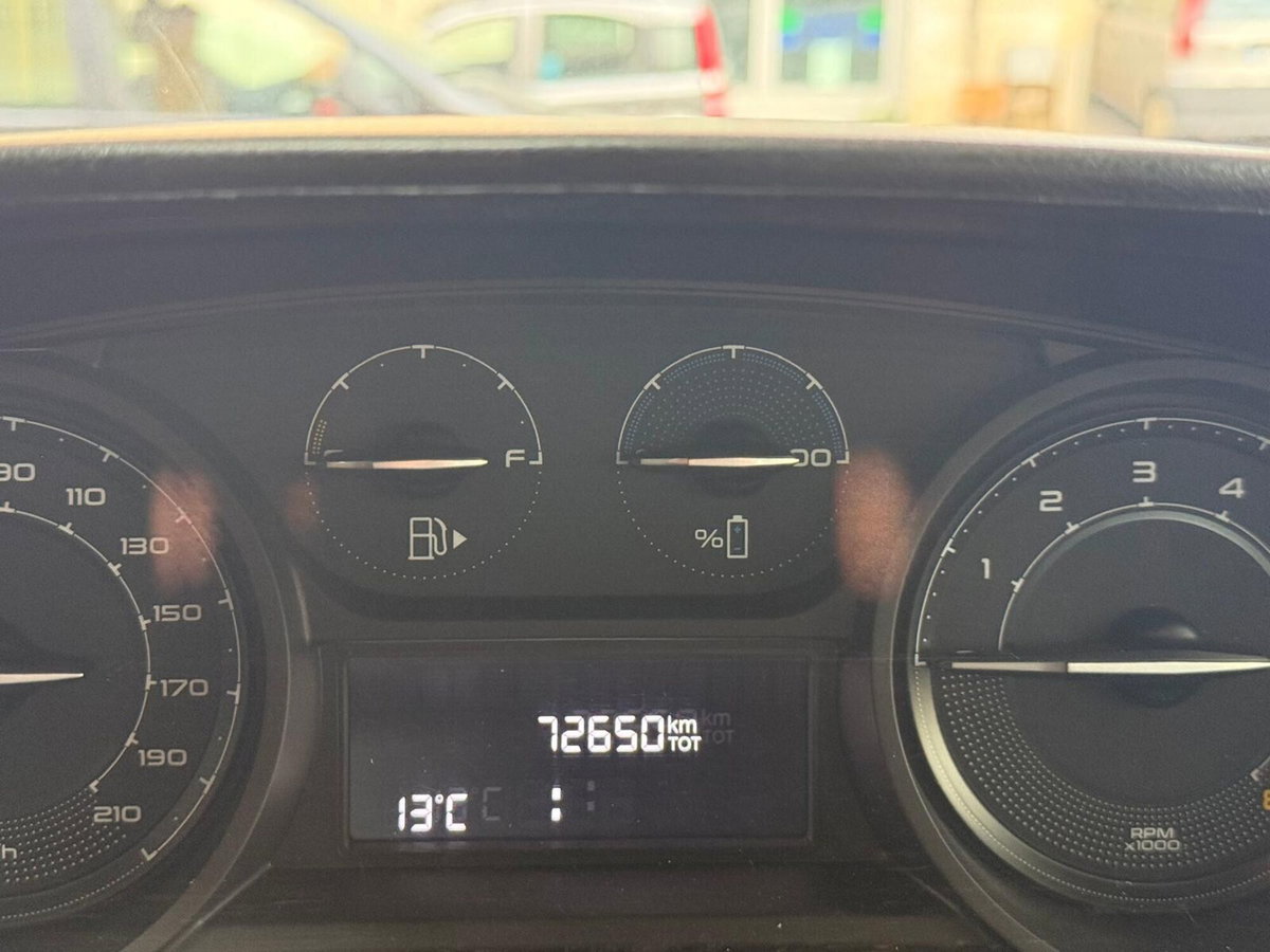 Lancia Ypsilon 1.0 FireFly 5 porte S&S Hybrid Silver Plus (7)