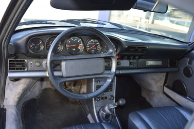 Porsche 911 Coupé Carrera 3.2 (19)