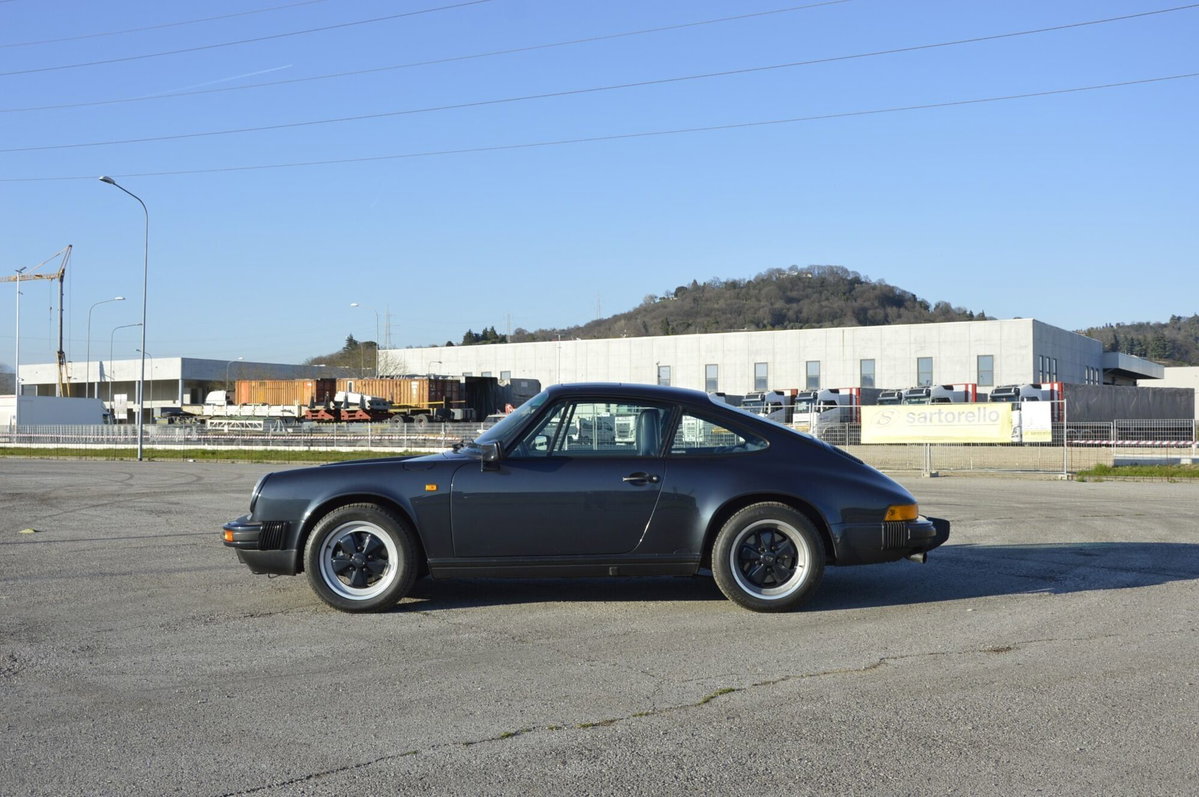Porsche 911 Coupé Carrera 3.2 (9)