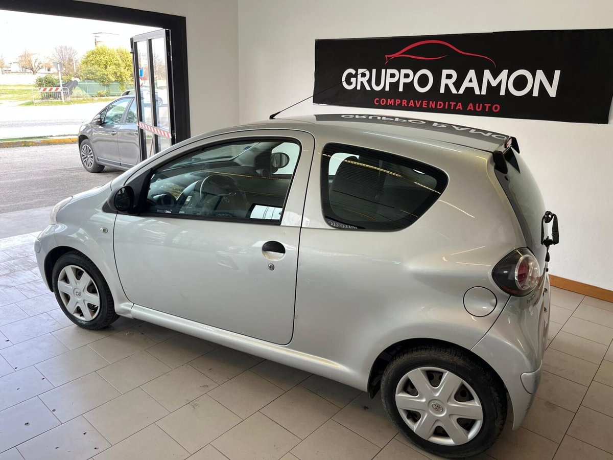 Toyota Aygo 1.0 12V VVT-i 3 porte Sol Connect (4)