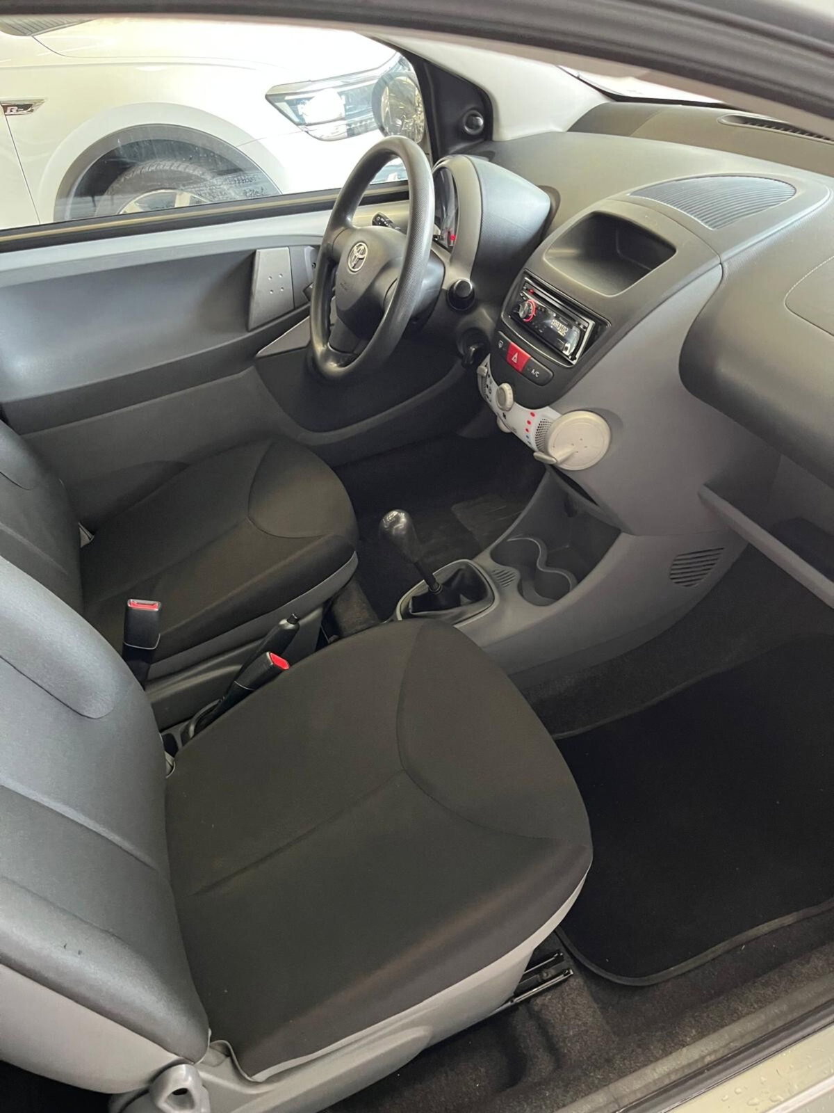 Toyota Aygo 1.0 12V VVT-i 3 porte Sol Connect (8)