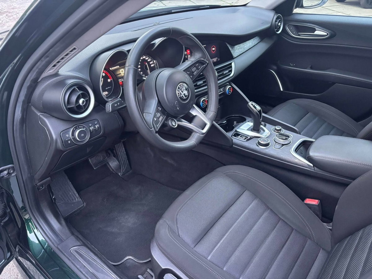 Alfa Romeo Giulia 2.2 Turbodiesel 160 CV AT8 Business (10)