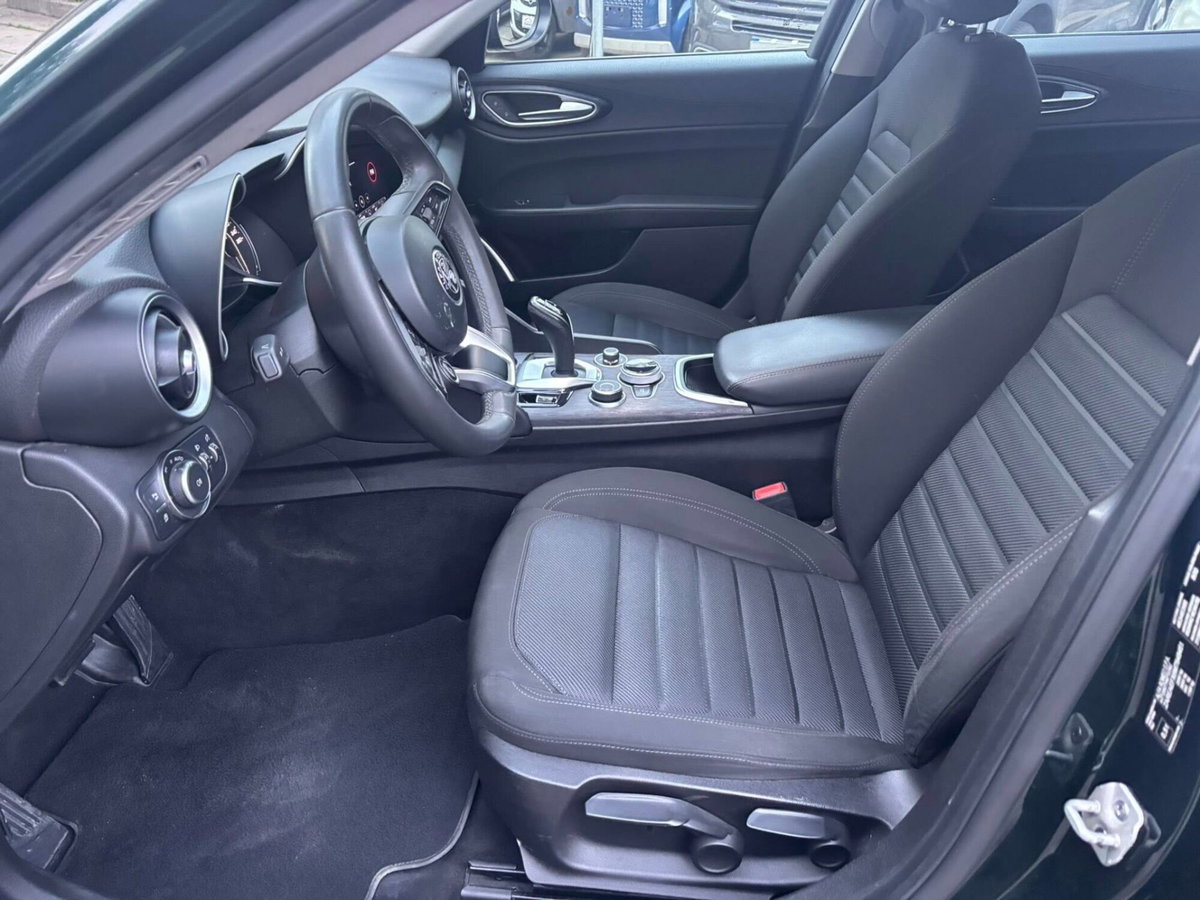 Alfa Romeo Giulia 2.2 Turbodiesel 160 CV AT8 Business (11)