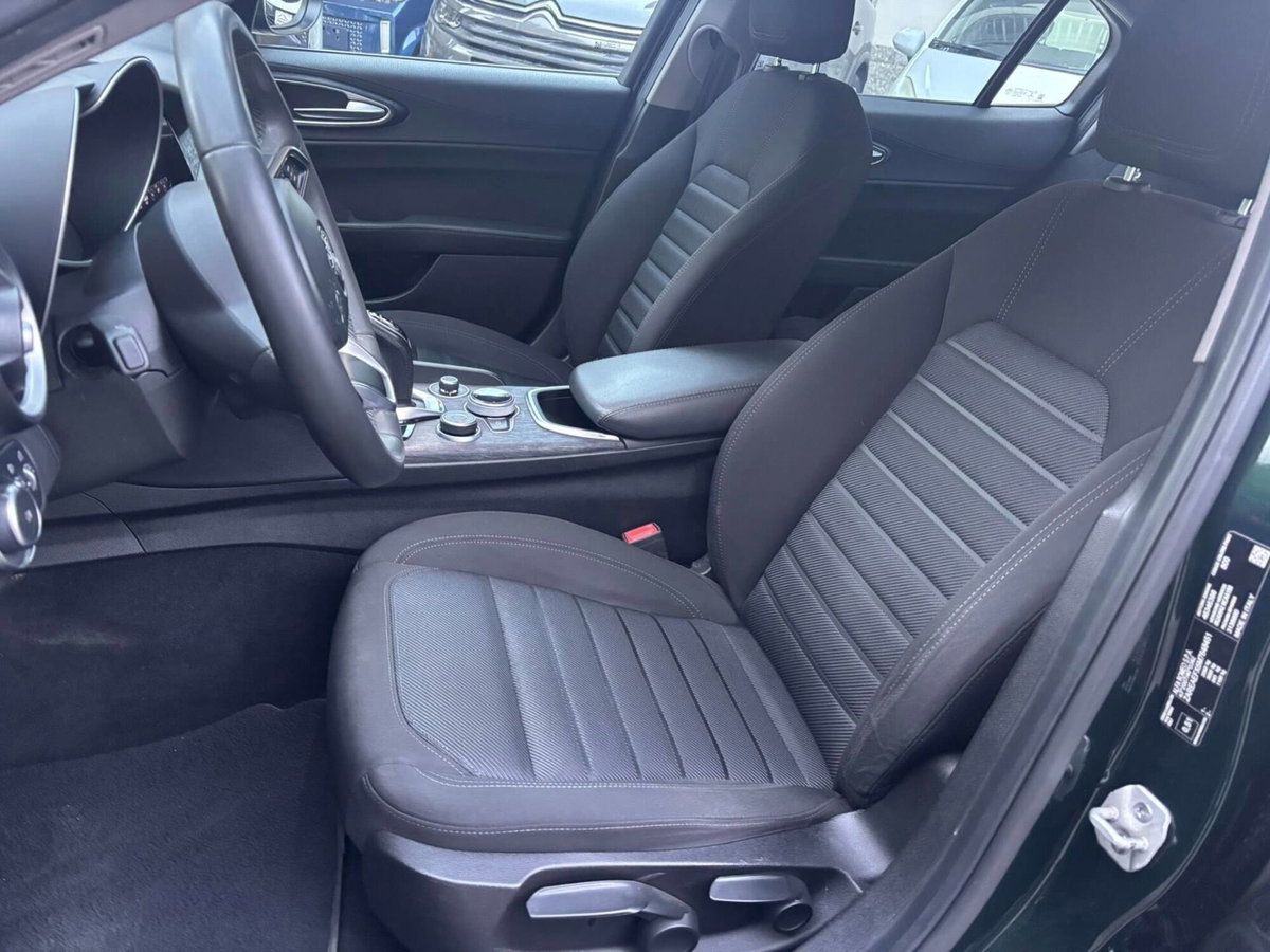 Alfa Romeo Giulia 2.2 Turbodiesel 160 CV AT8 Business (12)