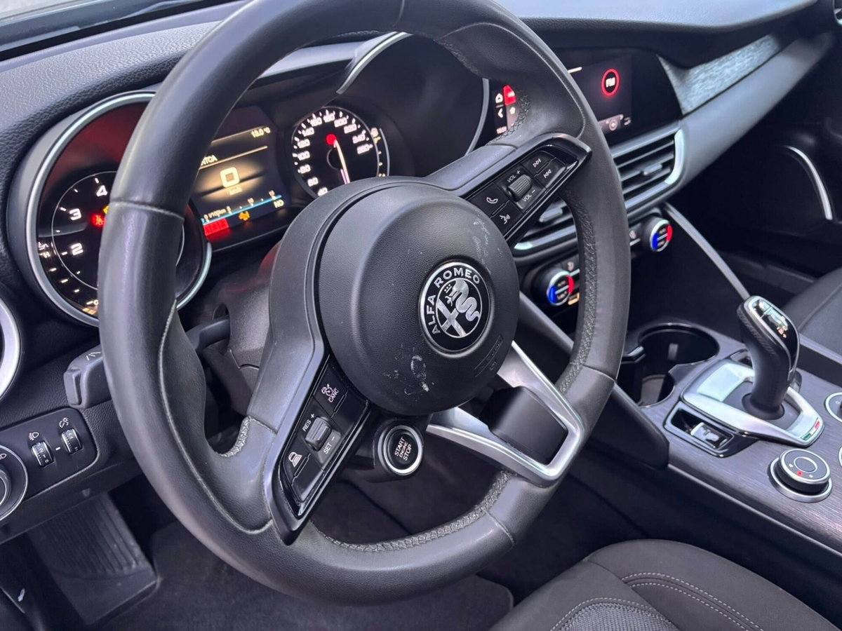 Alfa Romeo Giulia 2.2 Turbodiesel 160 CV AT8 Business (14)