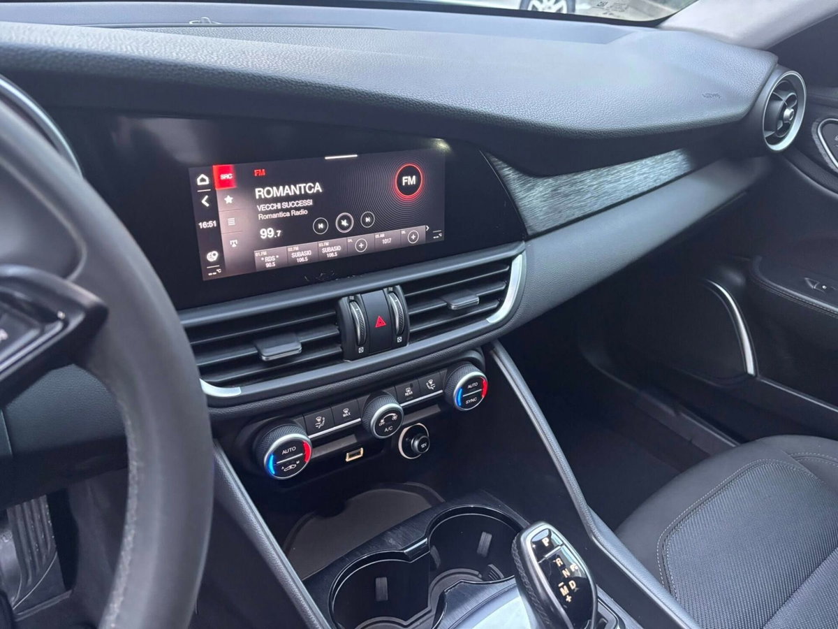 Alfa Romeo Giulia 2.2 Turbodiesel 160 CV AT8 Business (16)