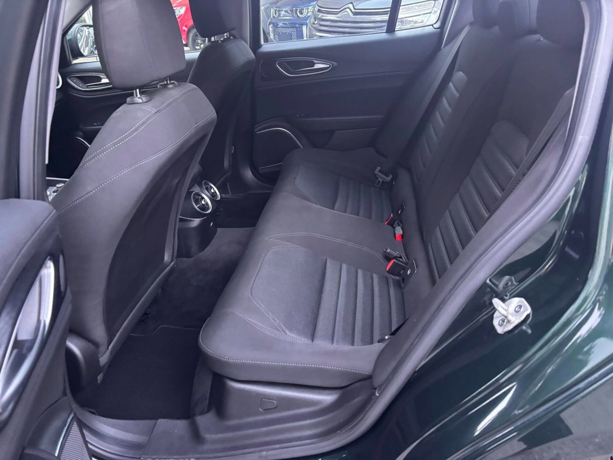 Alfa Romeo Giulia 2.2 Turbodiesel 160 CV AT8 Business (17)