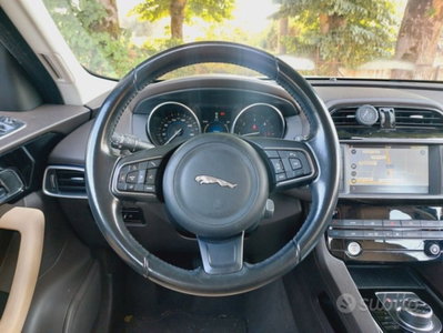 Jaguar F-Pace 2.0 D 180 CV AWD Pure (13)