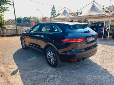 Jaguar F-Pace 2.0 D 180 CV AWD Pure (17)
