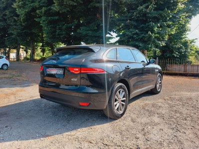 Jaguar F-Pace 2.0 D 180 CV AWD Pure (2)