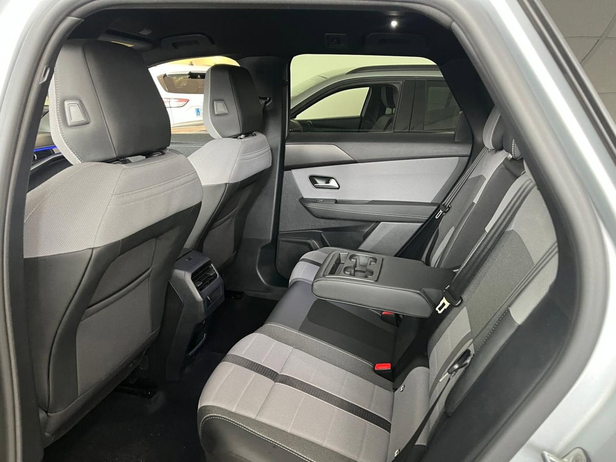 Opel Grandland 1.2 hybrid GS 145cv e-dcs6 (19)