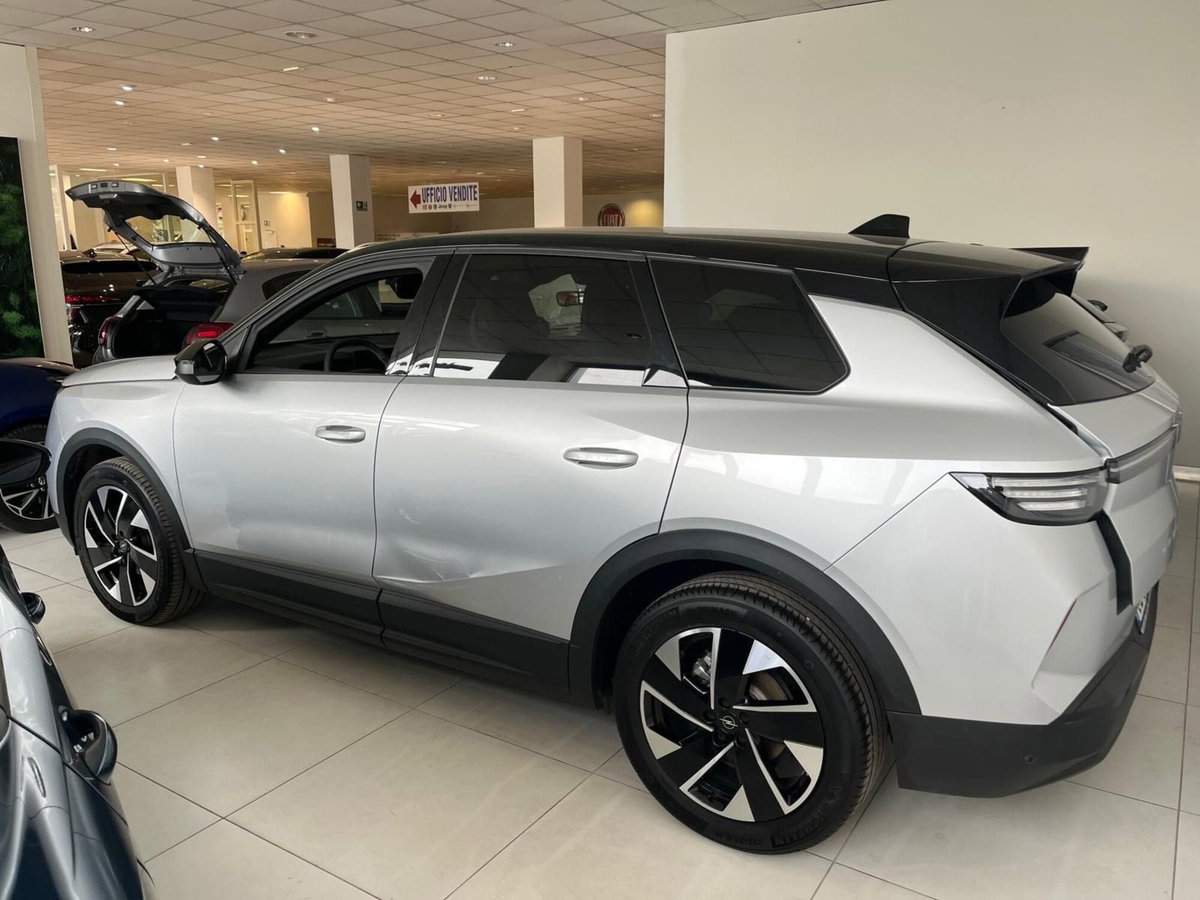 Opel Grandland 1.2 hybrid GS 145cv e-dcs6 (4)