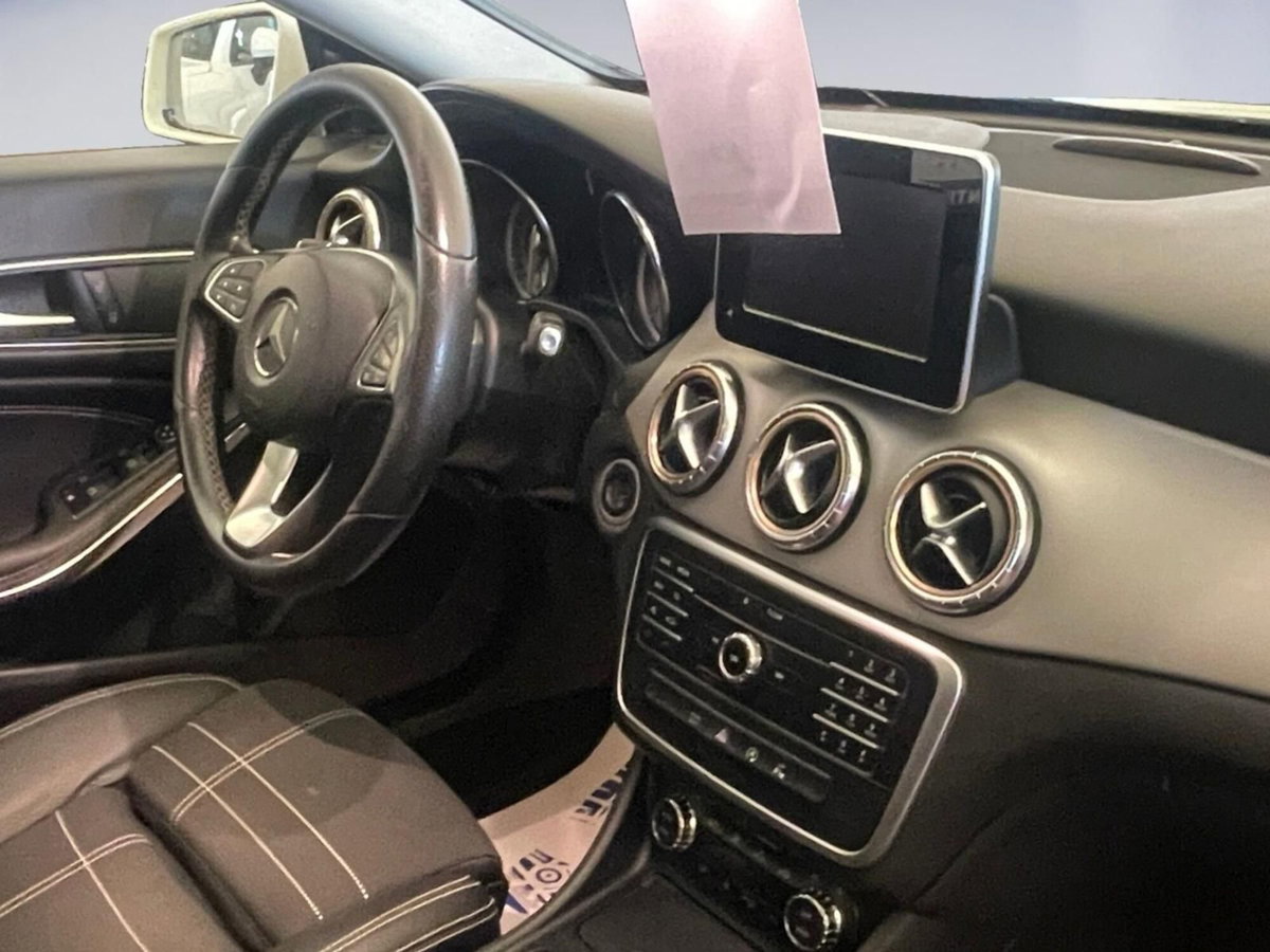 Mercedes-Benz CLA 200 d Automatic Sport (11)