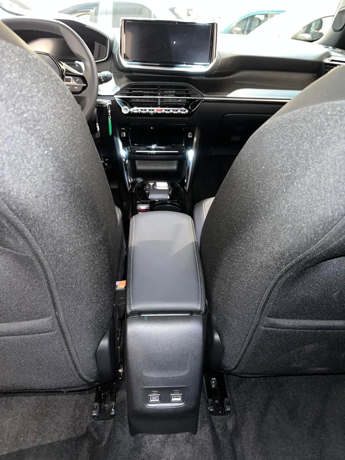Peugeot 2008 PureTech 130 S&S EAT8 Allure Pack (20)