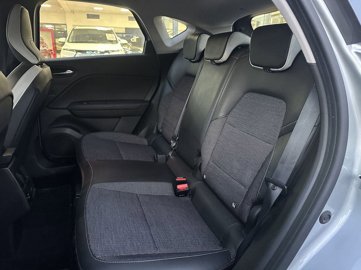 Renault Captur Plug-in Hybrid E-Tech 160 CV Intens (14)