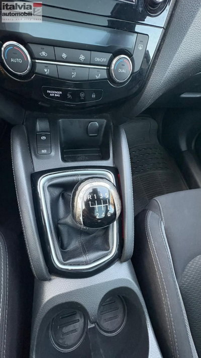 Nissan Qashqai 1.6 dCi 2WD Tekna (17)