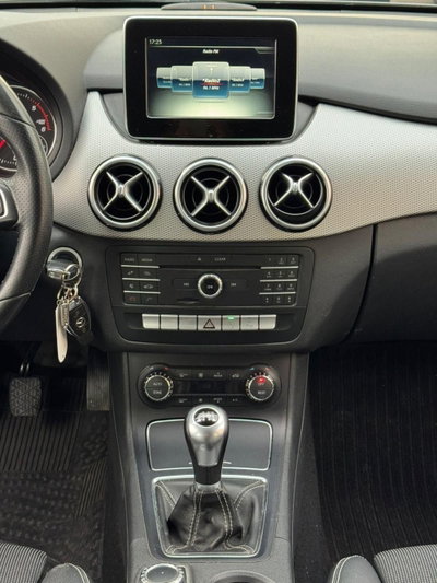 Mercedes-Benz Classe B 180 d Sport (11)
