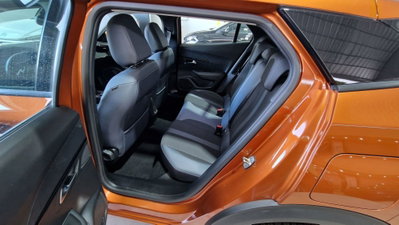 Peugeot 2008 BlueHDi 100 S&S Allure (9)