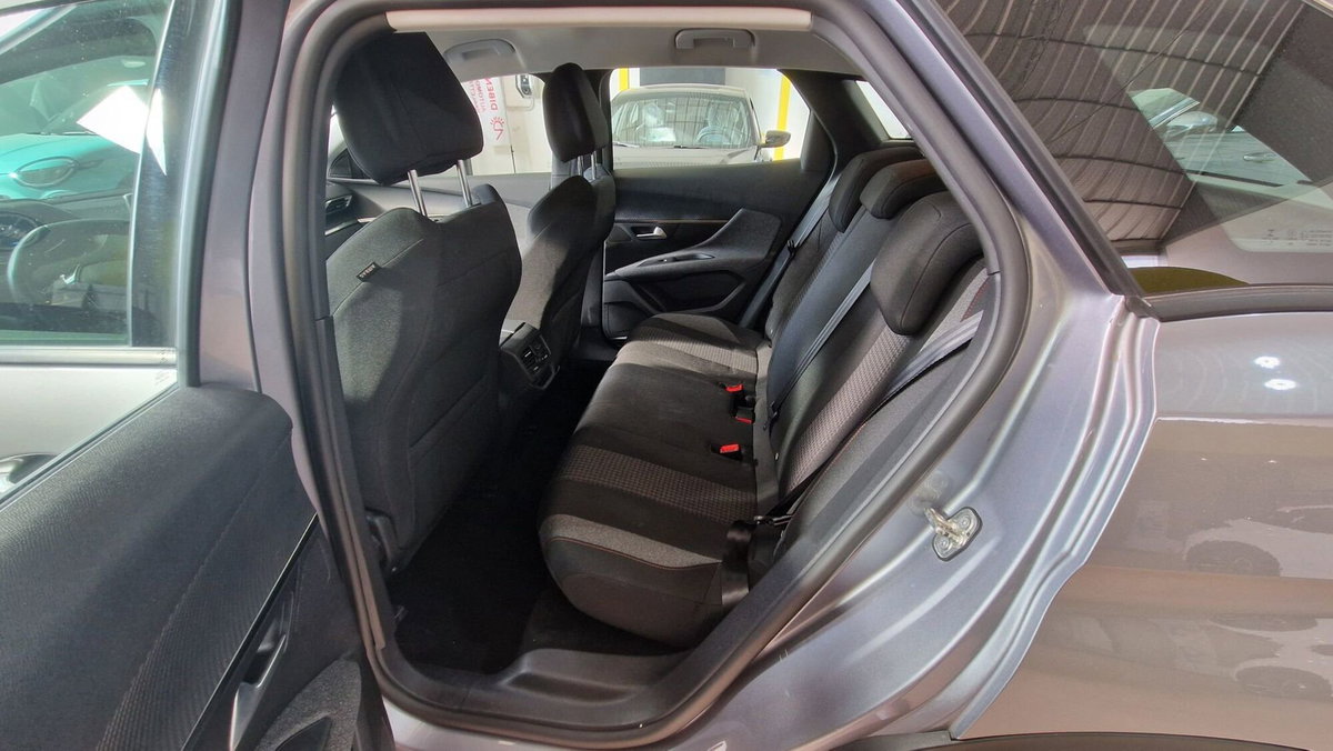 Peugeot 3008 BlueHDi 130 S&S EAT8 Active Pack (8)