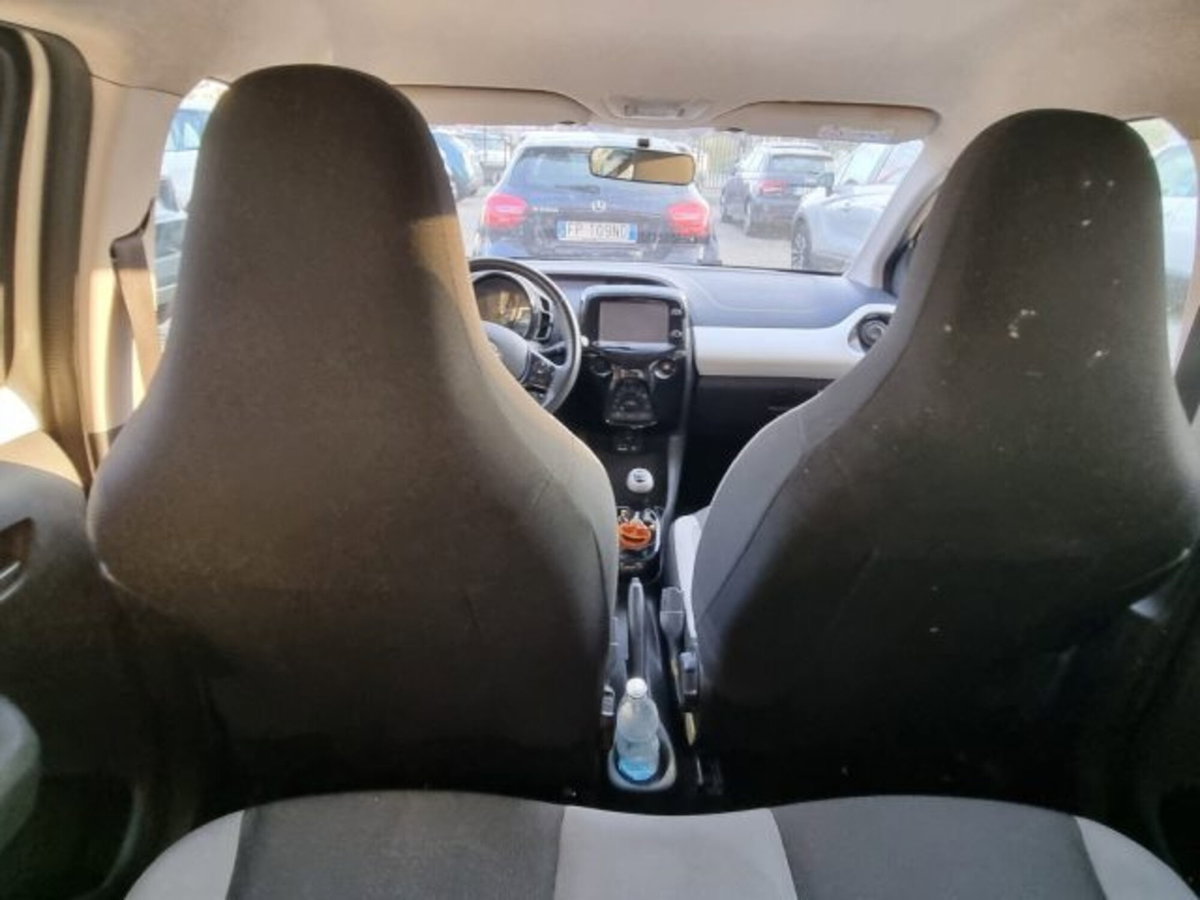 Toyota Aygo 1.0 VVT-i 69 CV 5 porte x-play (12)