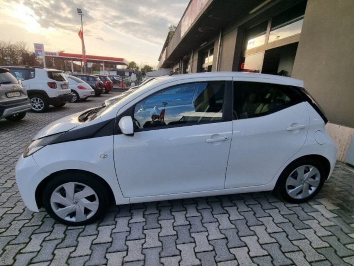 Toyota Aygo 1.0 VVT-i 69 CV 5 porte x-play (3)