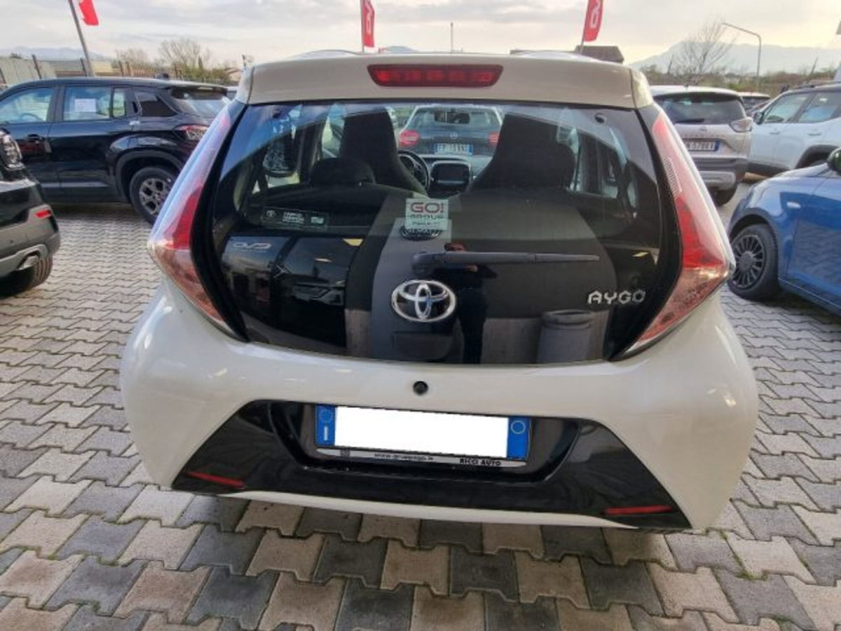 Toyota Aygo 1.0 VVT-i 69 CV 5 porte x-play (5)