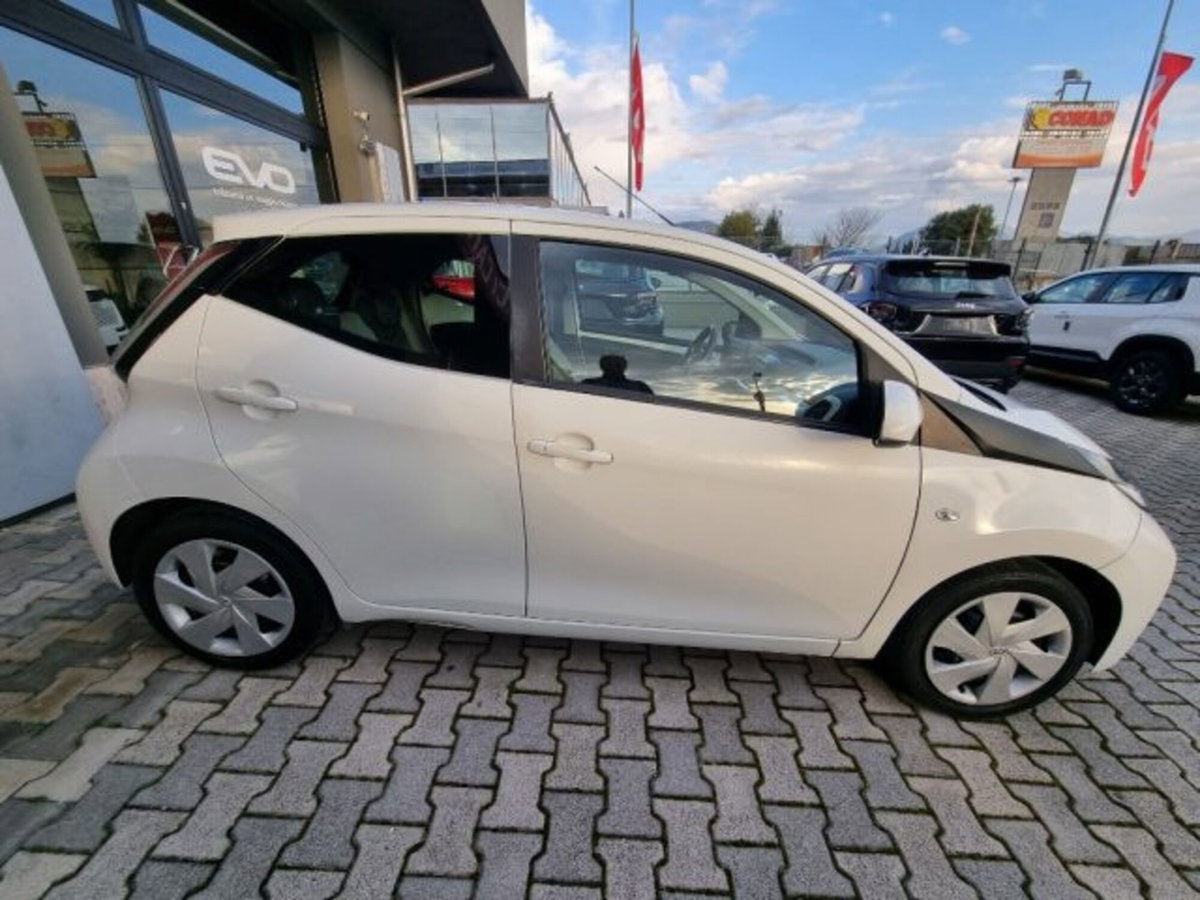 Toyota Aygo 1.0 VVT-i 69 CV 5 porte x-play (7)