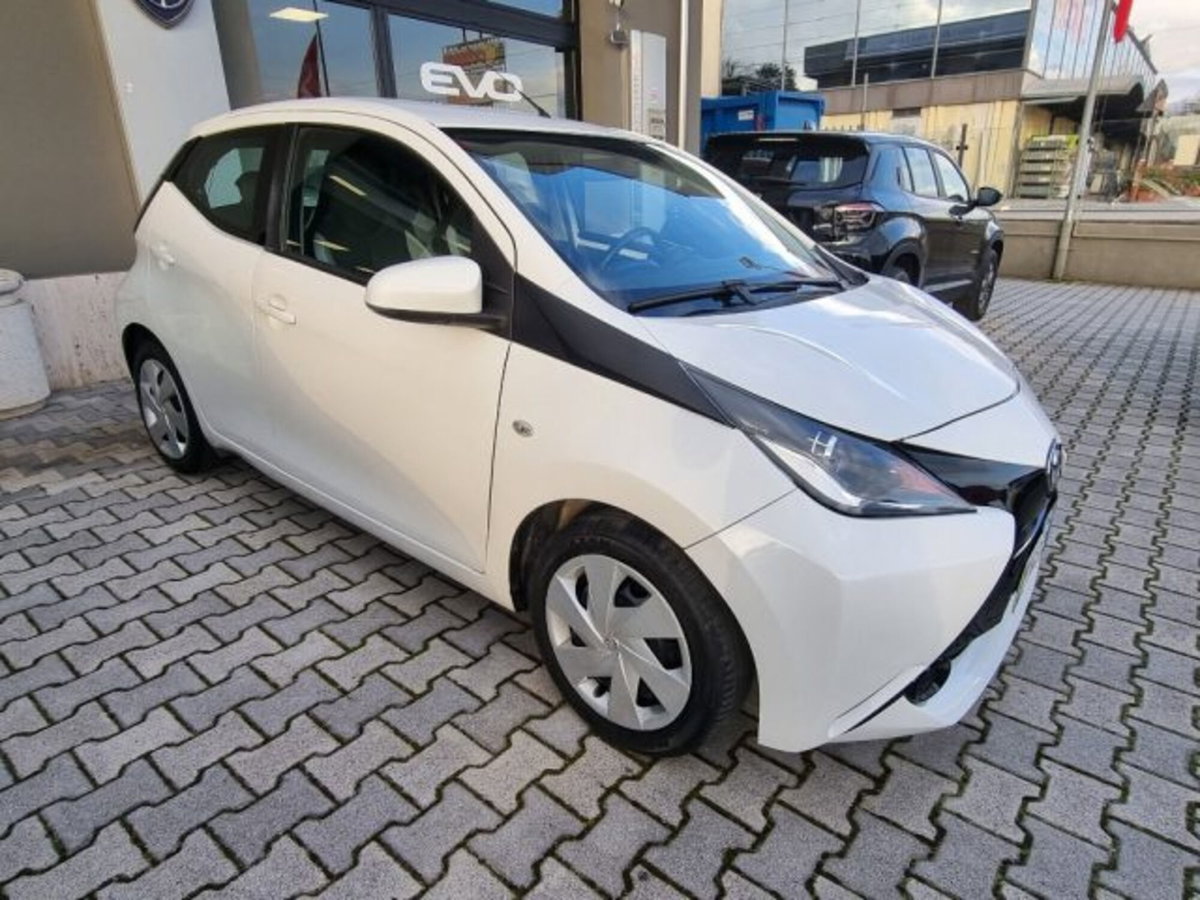 Toyota Aygo 1.0 VVT-i 69 CV 5 porte x-play (8)