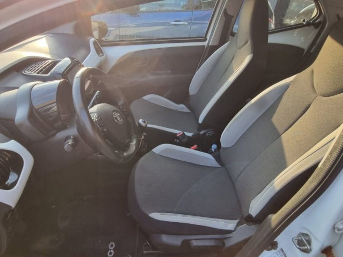 Toyota Aygo 1.0 VVT-i 69 CV 5 porte x-play (9)