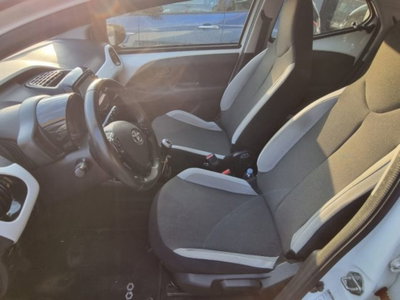 Toyota Aygo 1.0 VVT-i 69 CV 5 porte x-play (9)