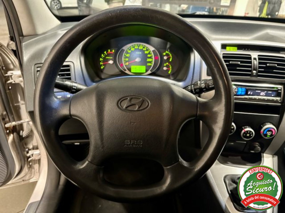 Hyundai Tucson 2.0 CRDi VGT Dynamic (13)