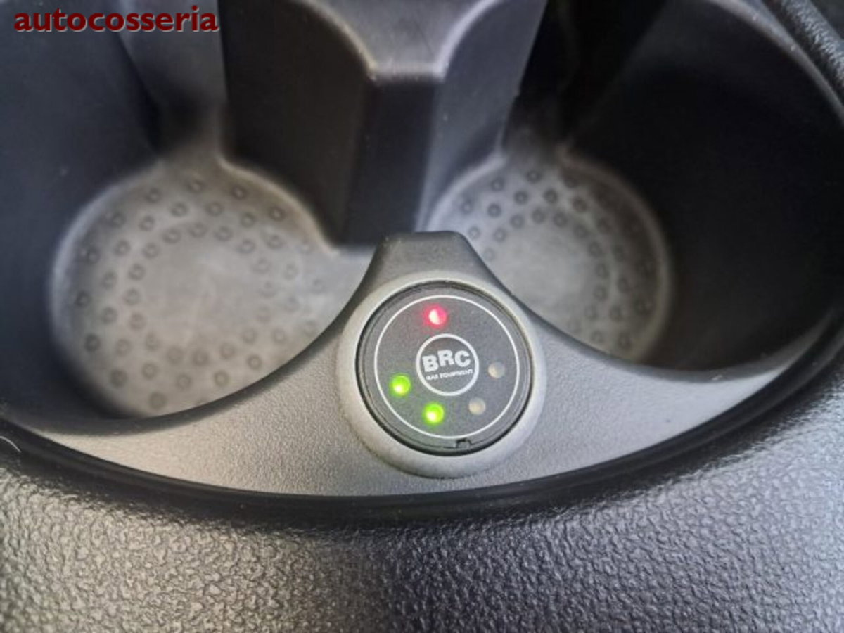 Nissan Micra 1.2 12V 5 porte GPL Eco Visia (5)