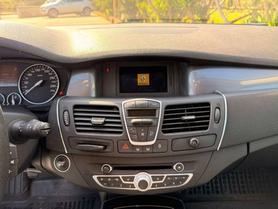 Renault Laguna 2.0 dCi 150CV 4Control (17)