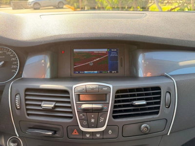 Renault Laguna 2.0 dCi 150CV 4Control (18)